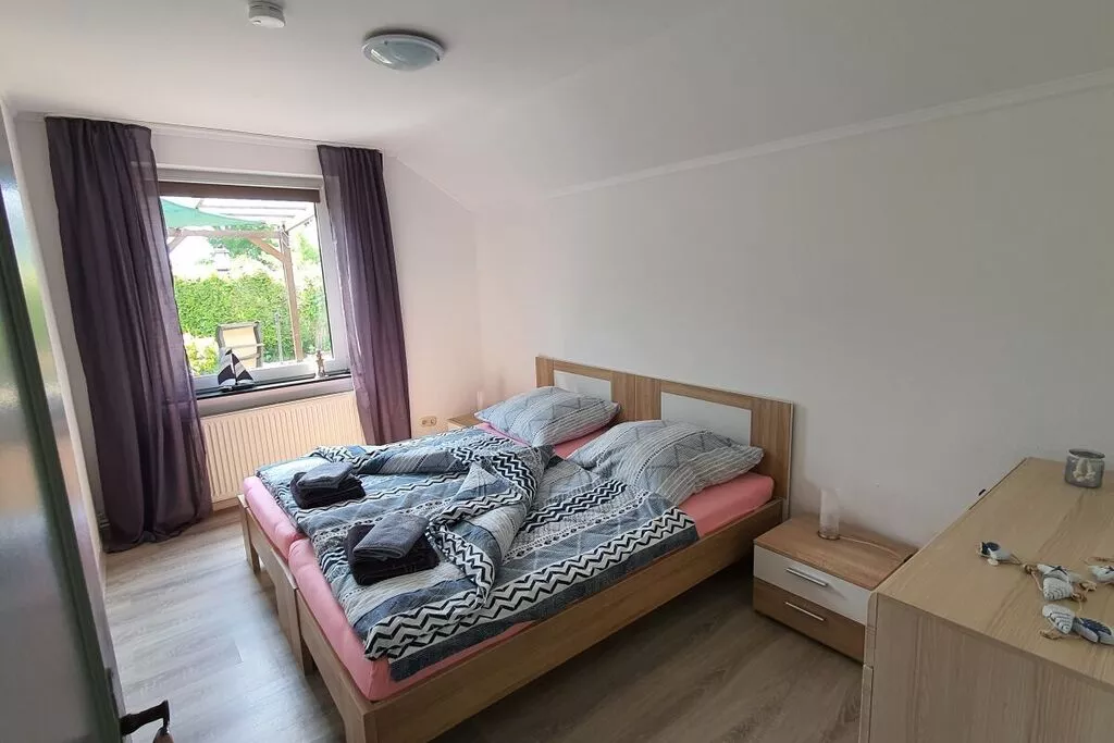 264752-Bedroom