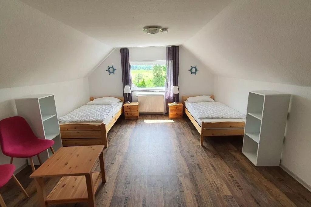 264752-Bedroom