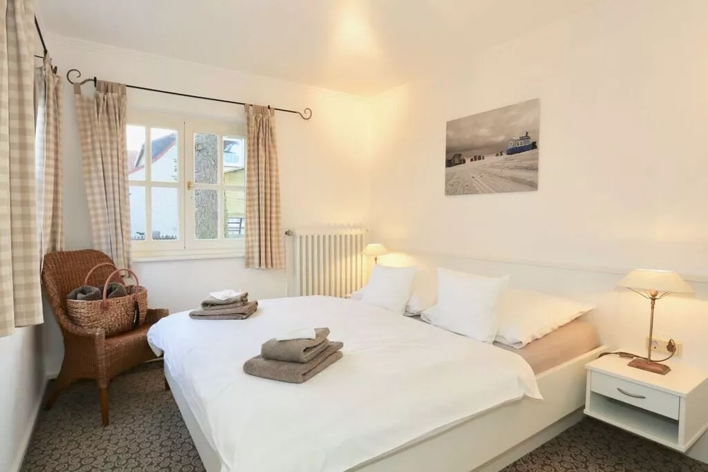 69602-Bedroom