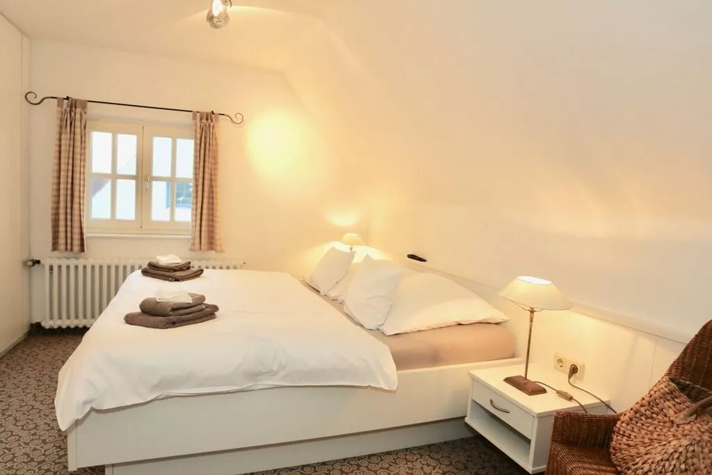 69602-Bedroom