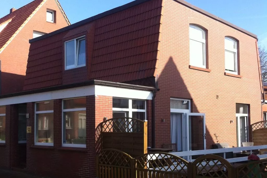 92252-Exterior summer
