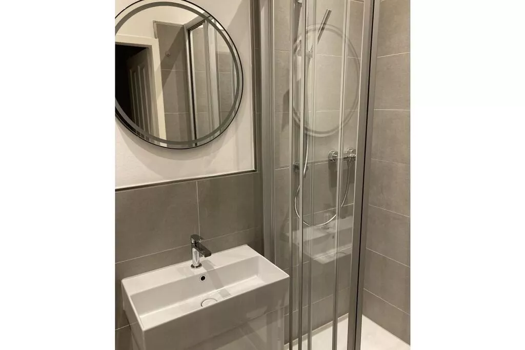 92252-Bathroom