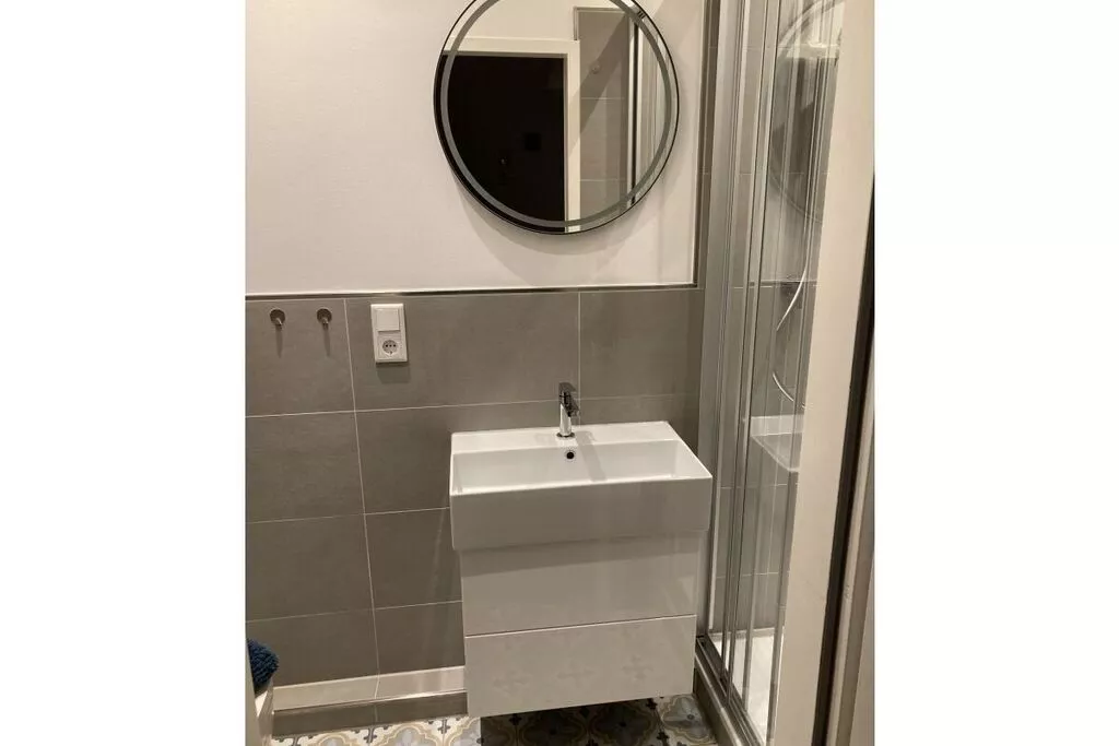 92252-Bathroom