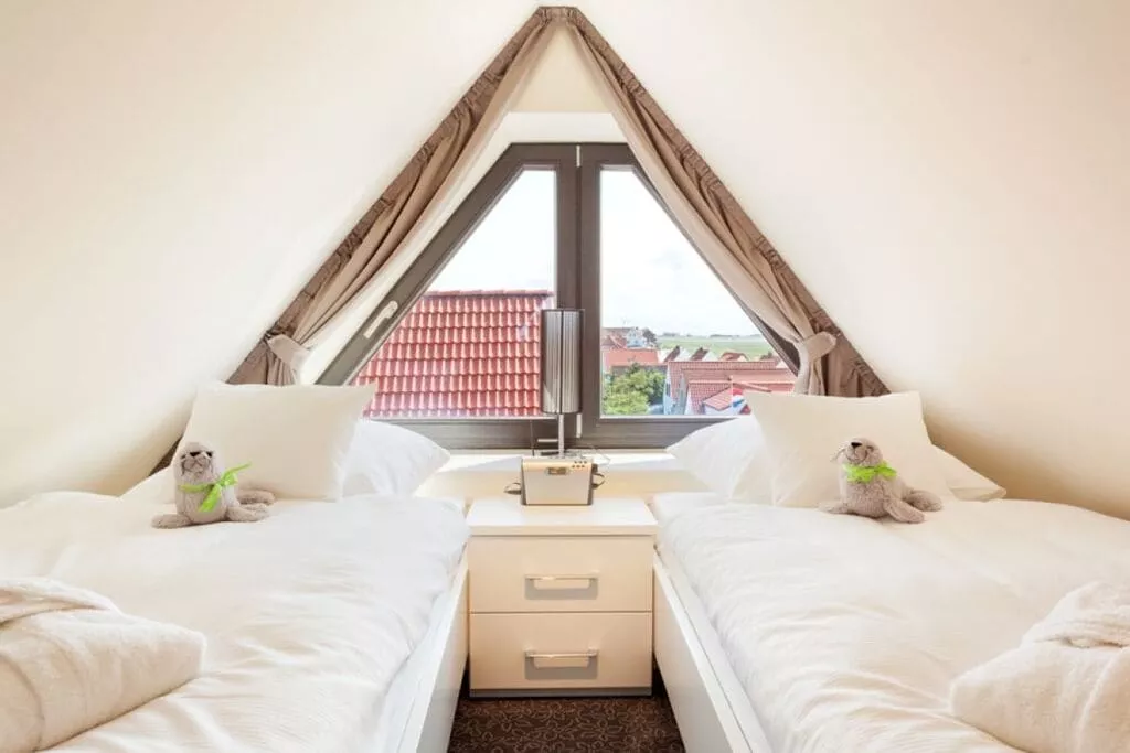 59810-Bedroom