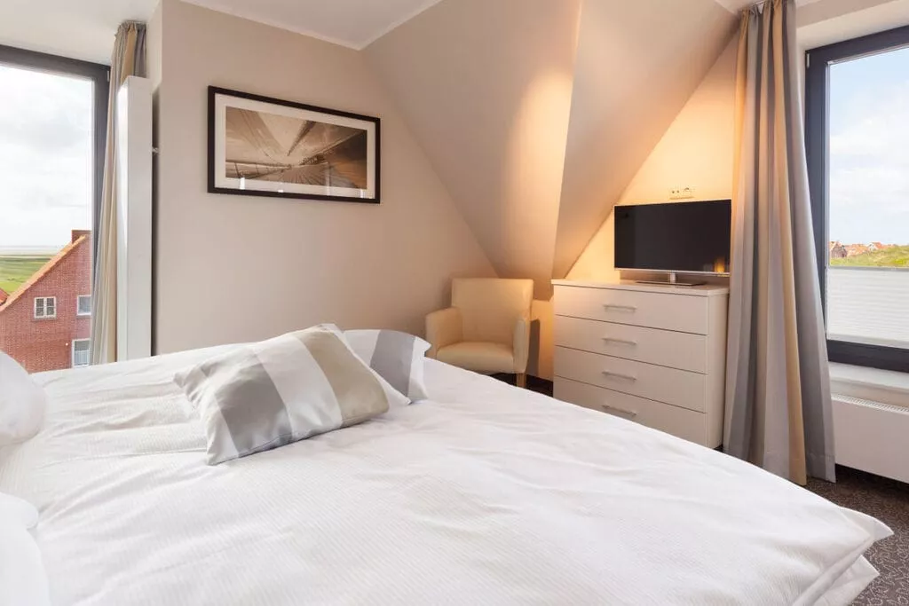 59810-Bedroom