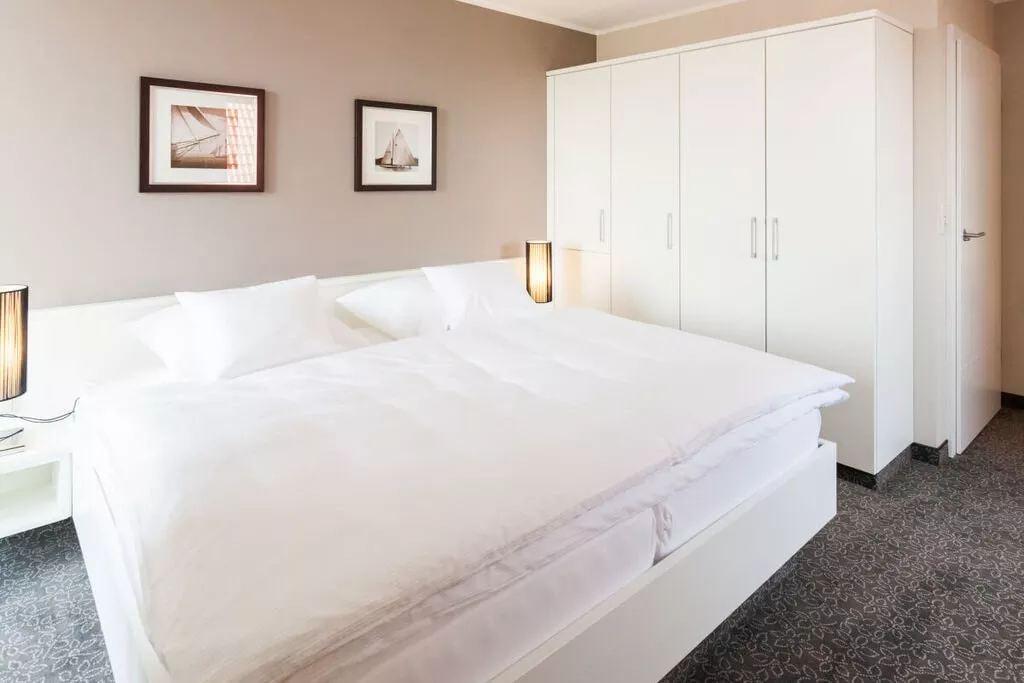 59810-Bedroom