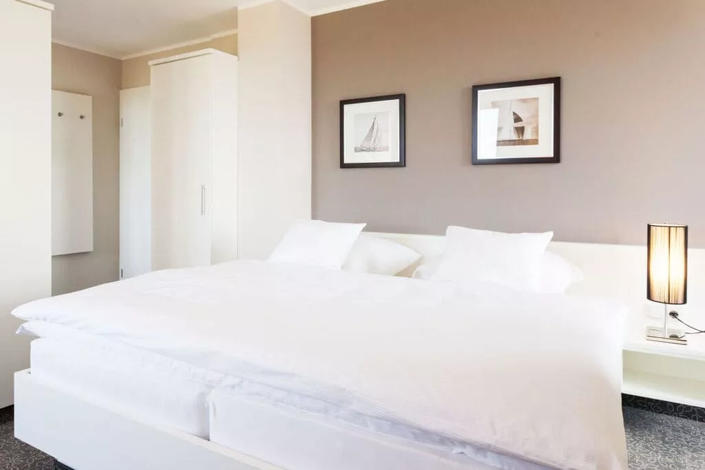 59810-Bedroom