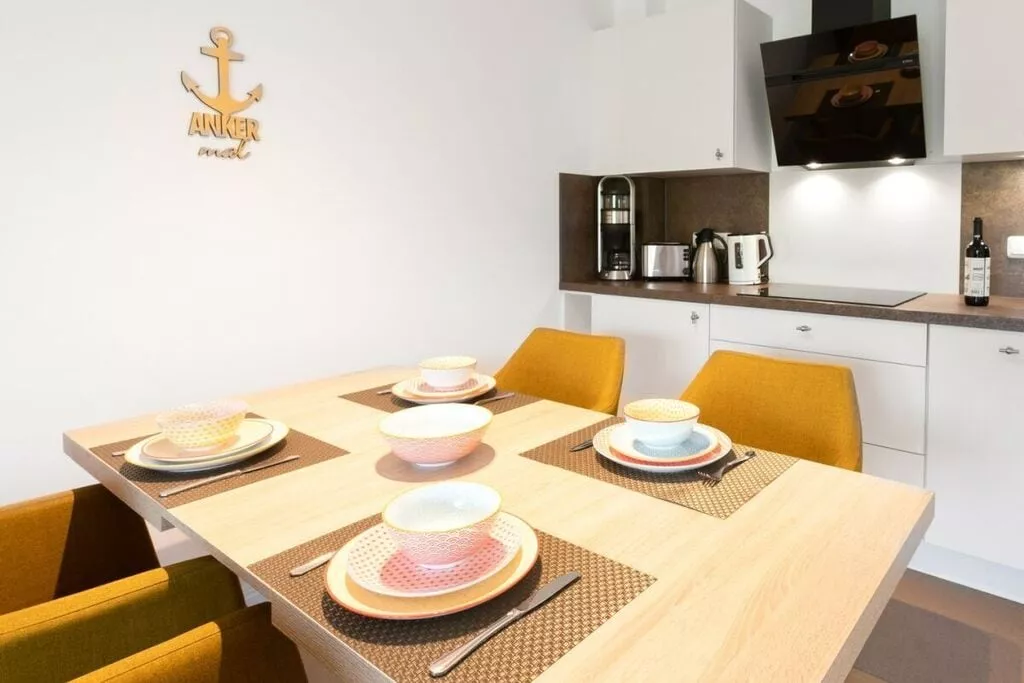 321929-Dining room