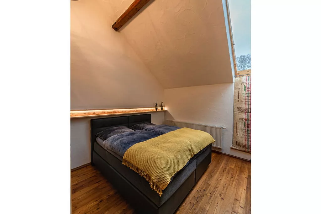 31169-Bedroom