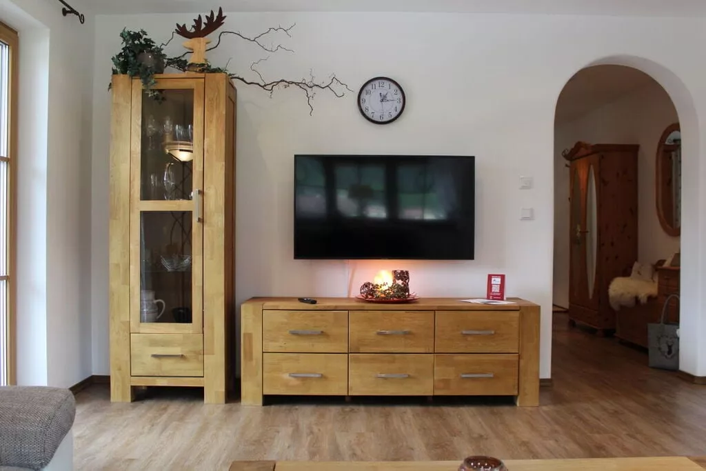 86157-Living room