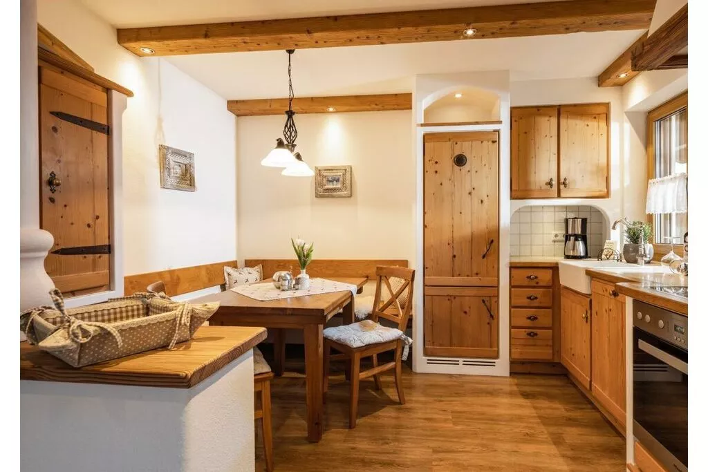 86157-Dining room