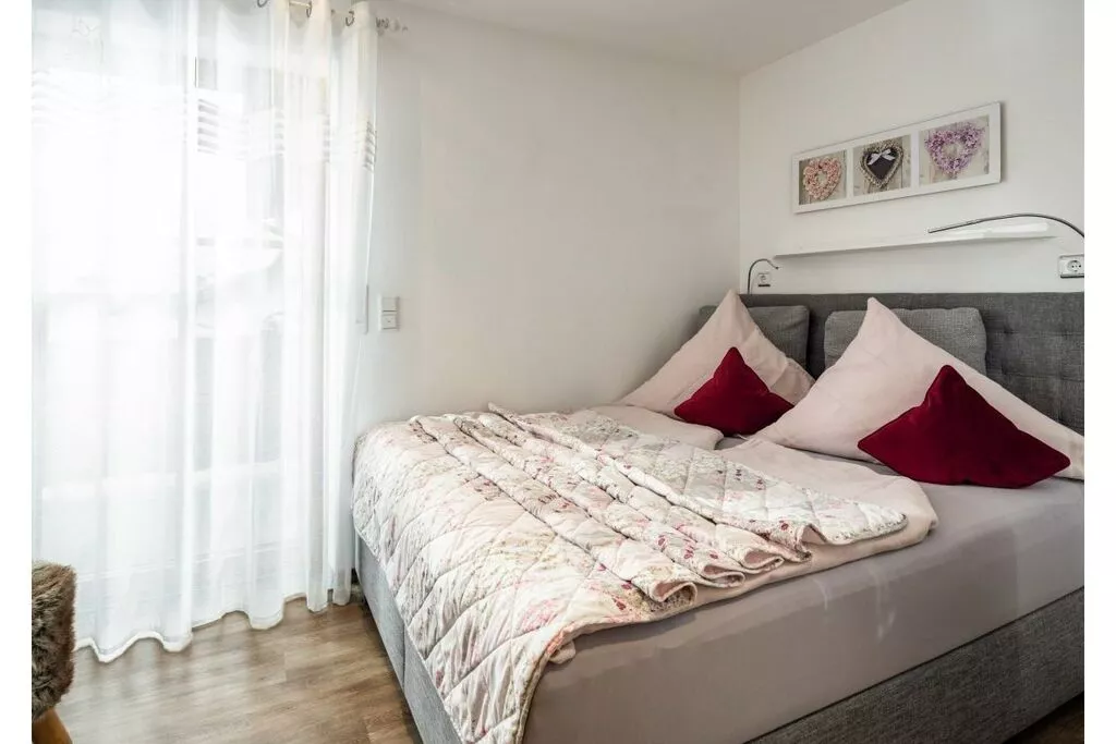 86157-Bedroom