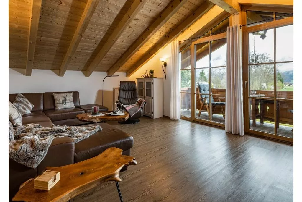 22733-Living room