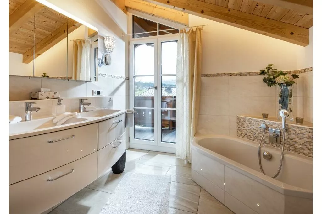 22733-Bathroom