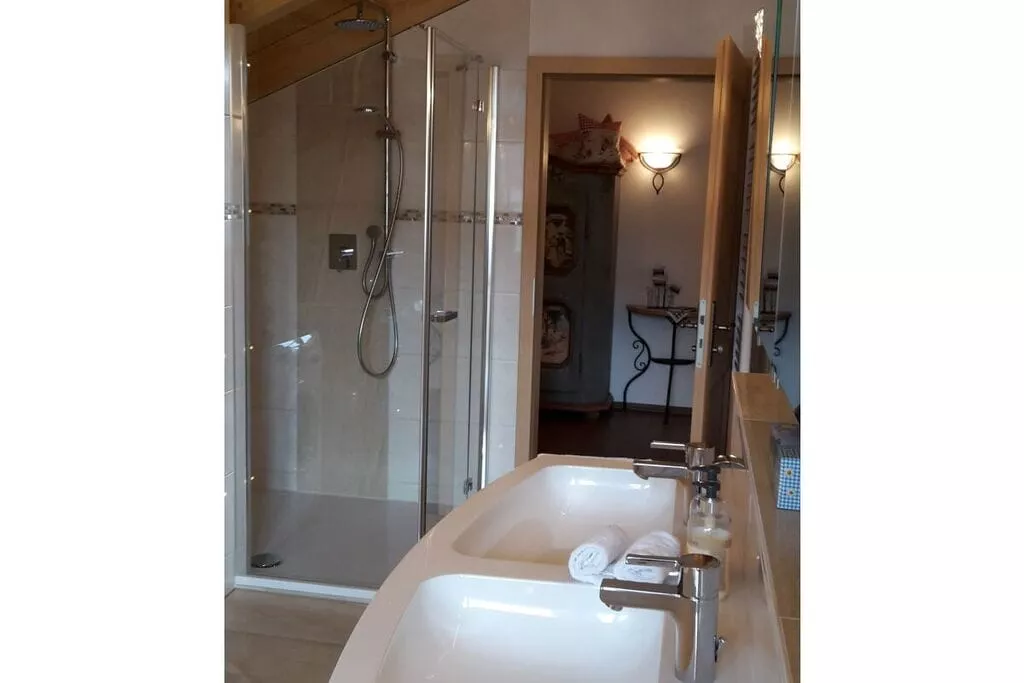 22733-Bathroom
