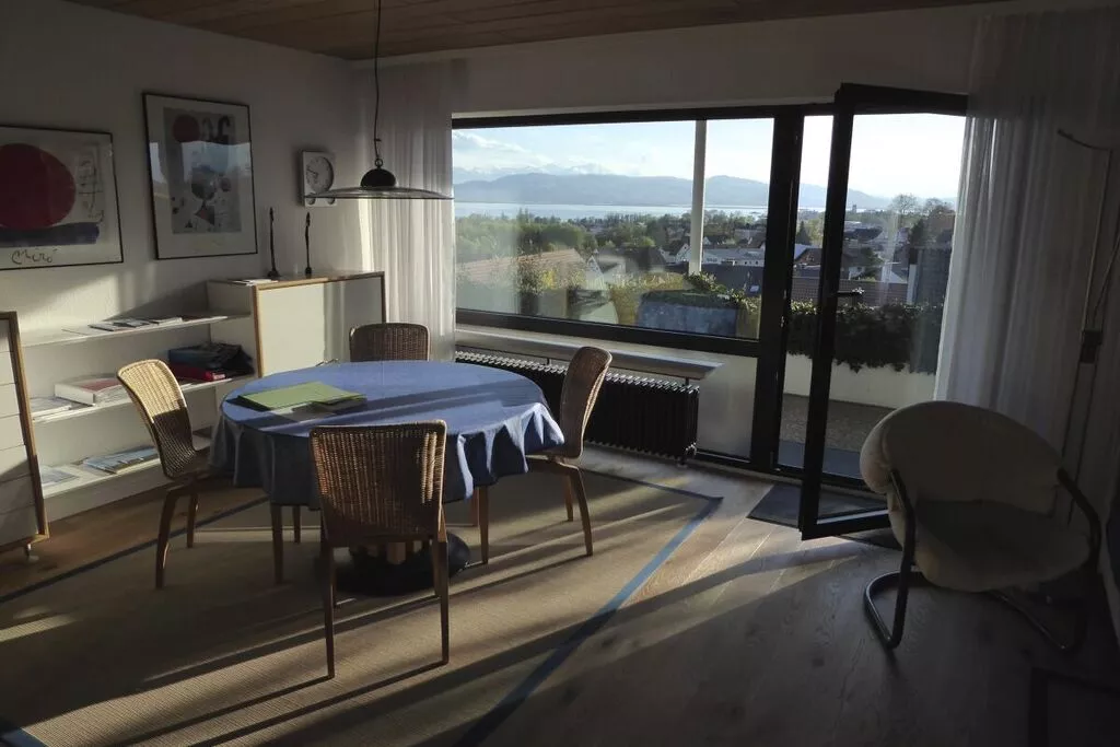22945-Esszimmer