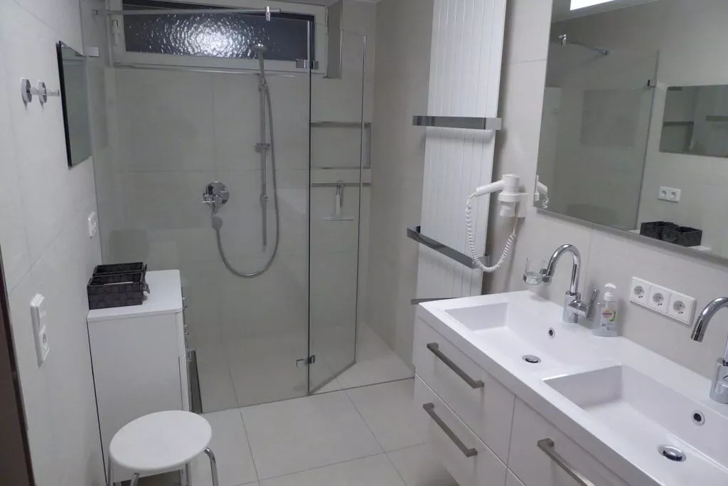 22945-Badezimmer