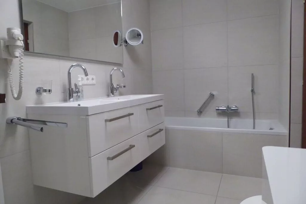 22945-Badezimmer