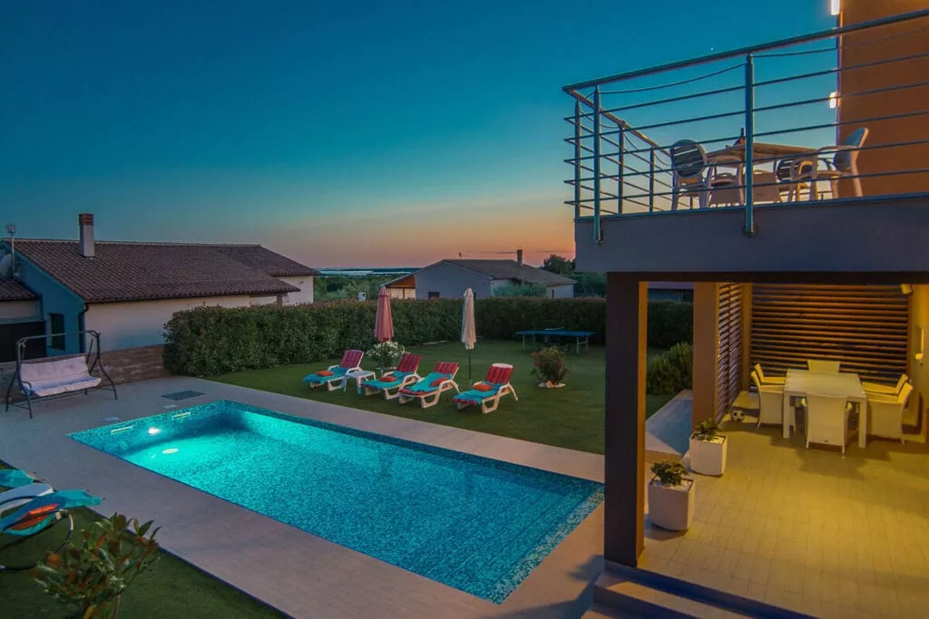 473189-Pool
