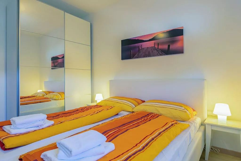 473189-Bedroom