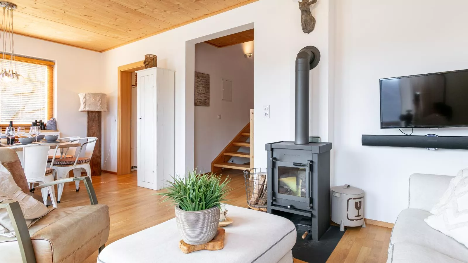 Van Dik Hout-Indoor