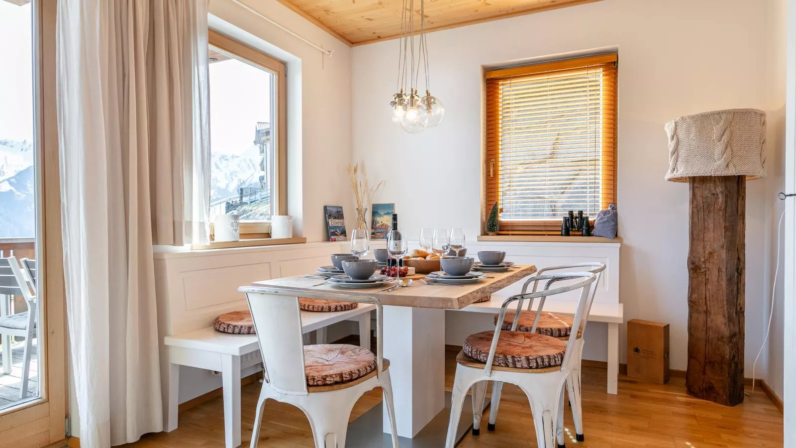 Van Dik Hout-Dining room