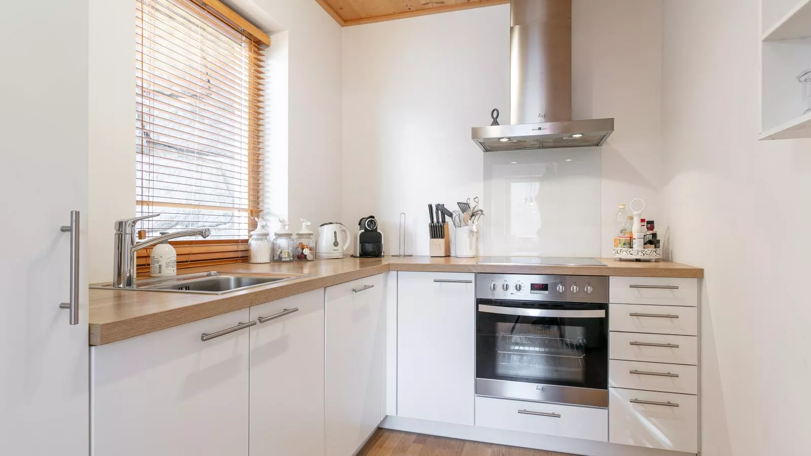 Van Dik Hout-Kitchen