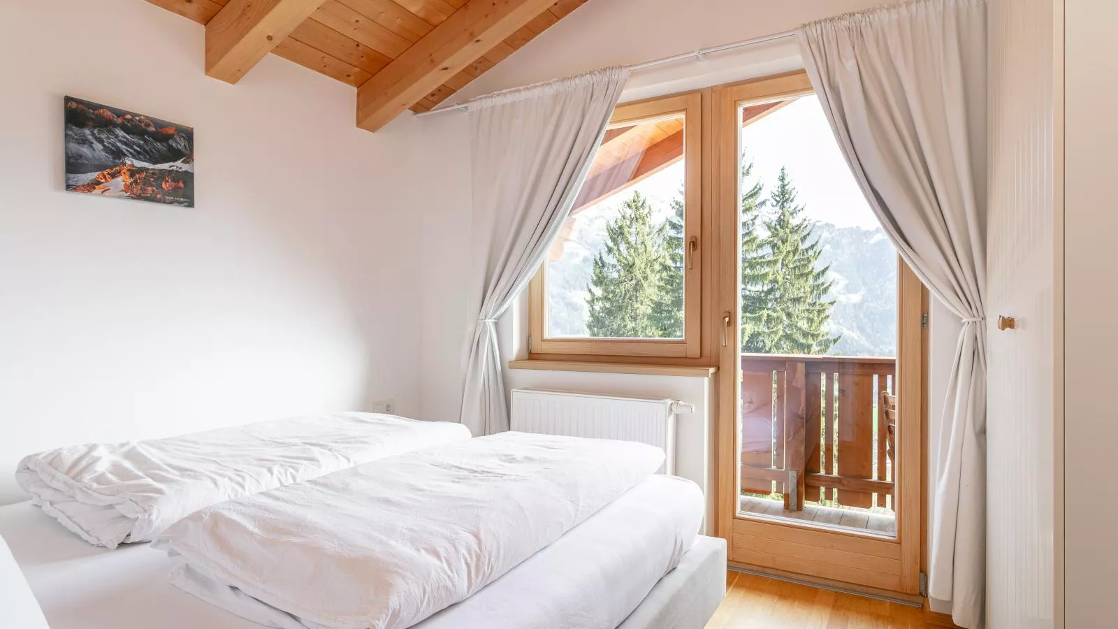 Van Dik Hout-Bedroom