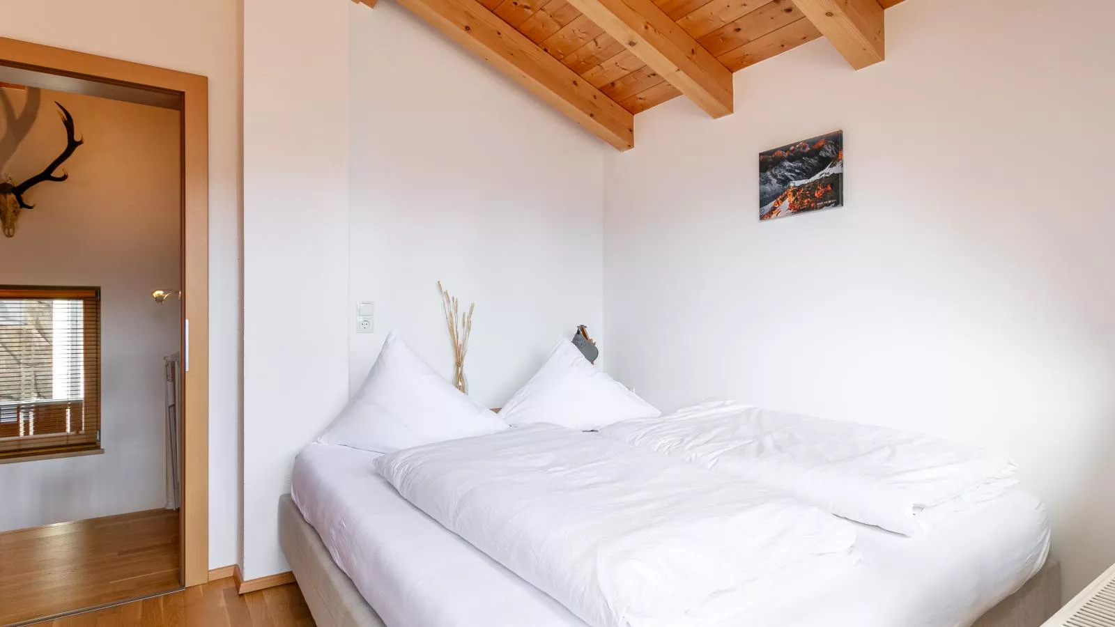 Van Dik Hout-Bedroom