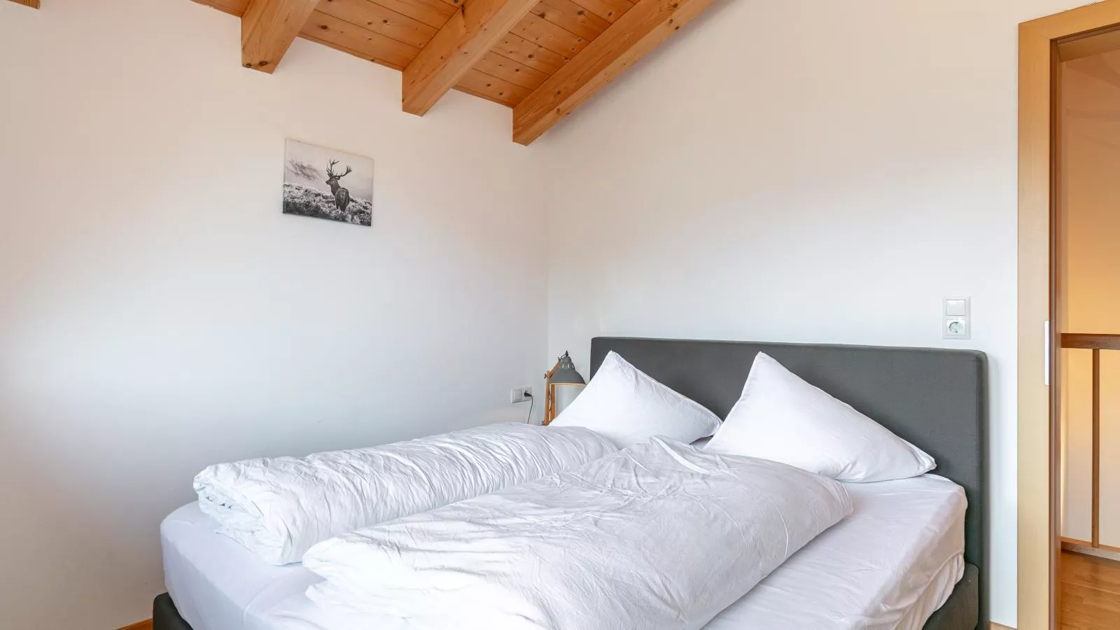 Van Dik Hout-Bedroom