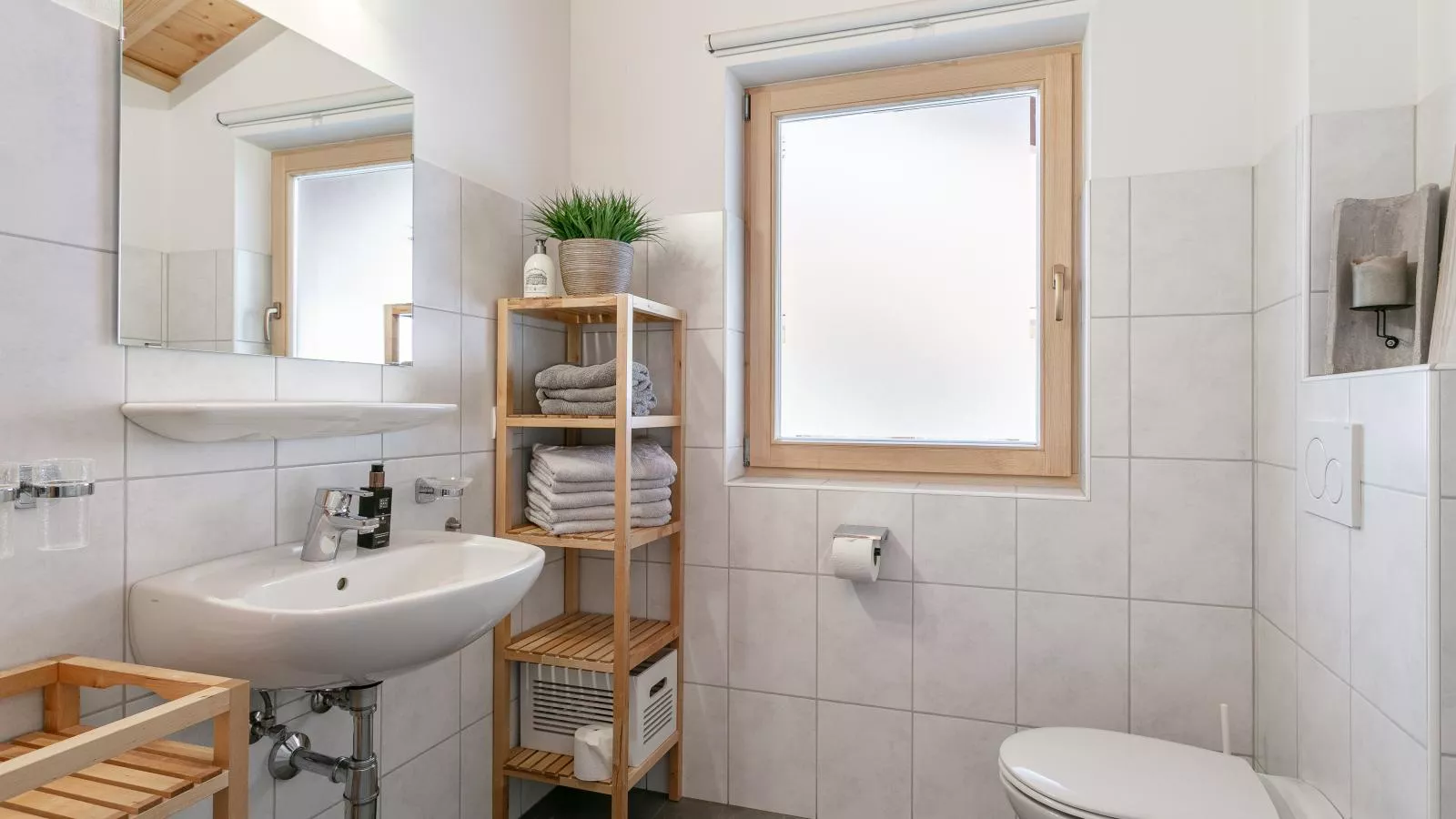 Van Dik Hout-Bathroom