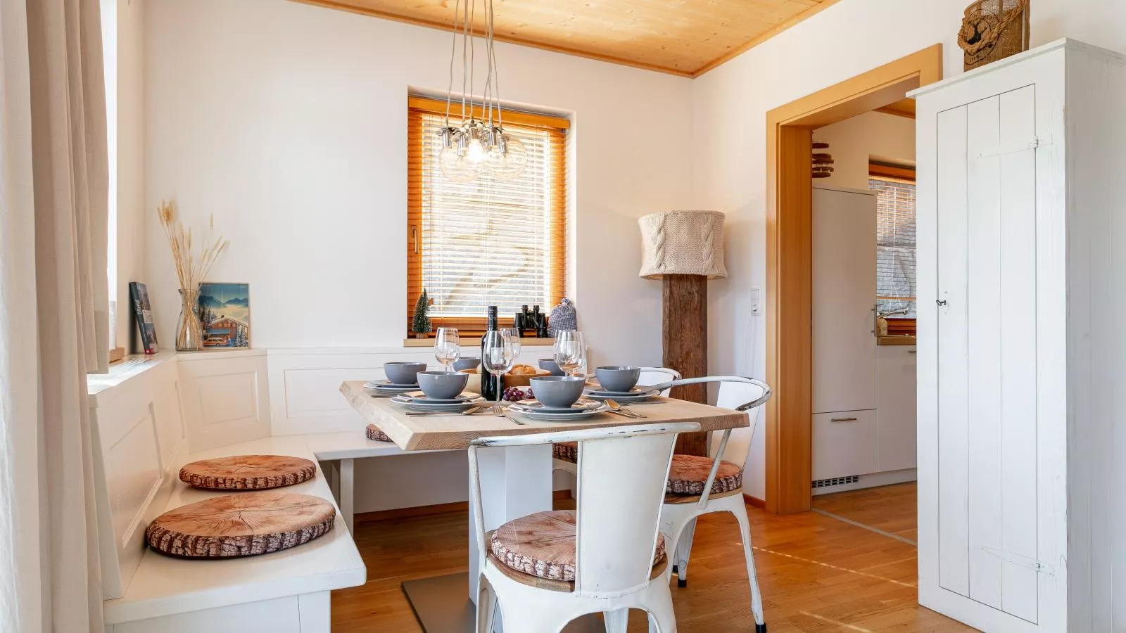 Dubbel Dik Hout-Dining room
