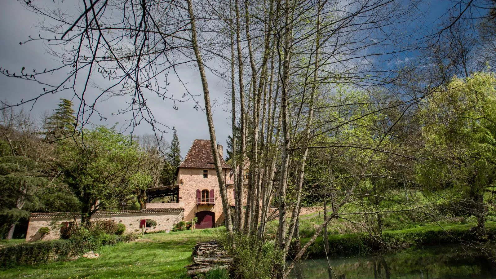 Gite Cottage-Exterior summer
