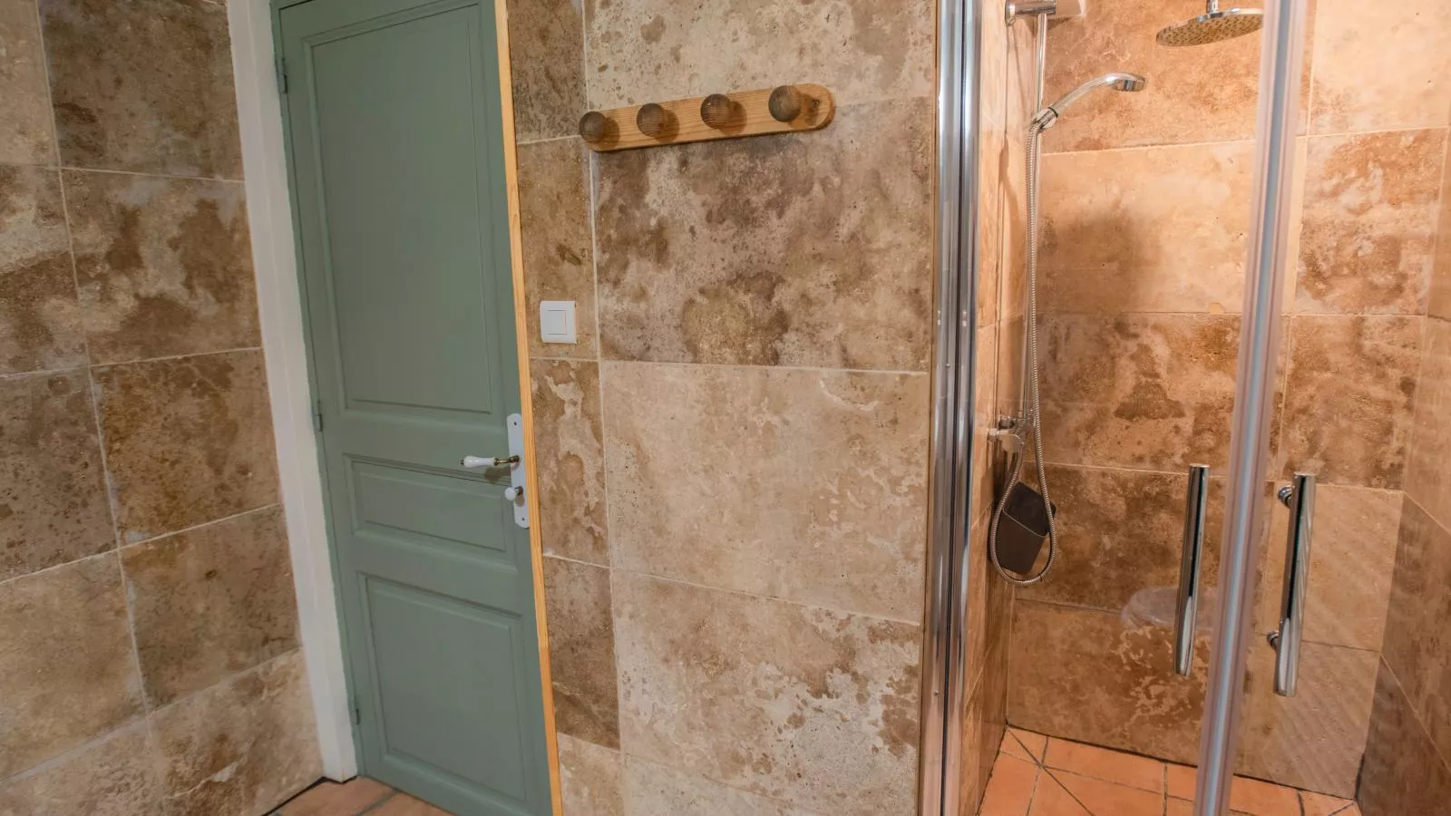 Gite Cottage-Bathroom