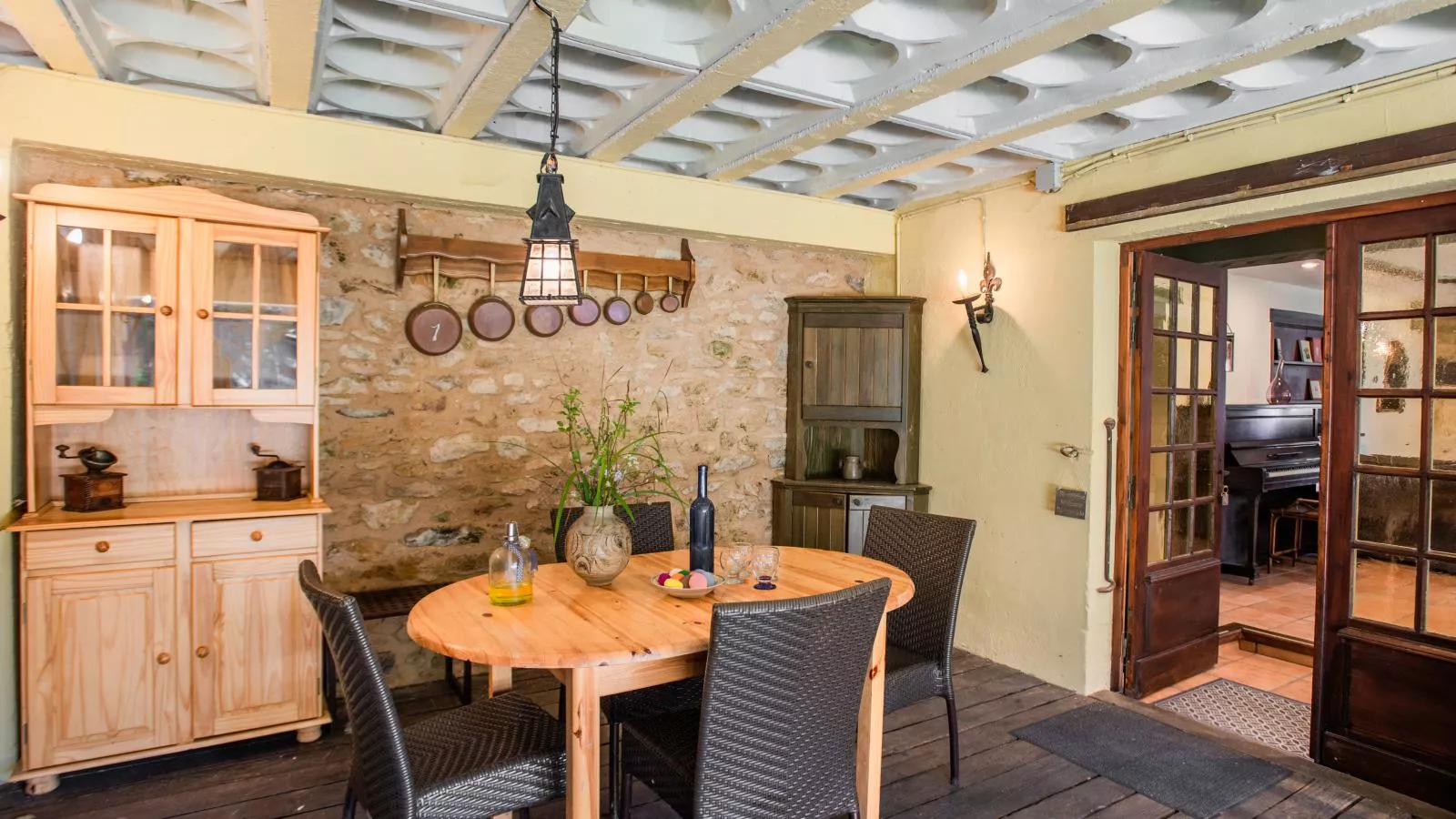 Gite Cottage-Dining room