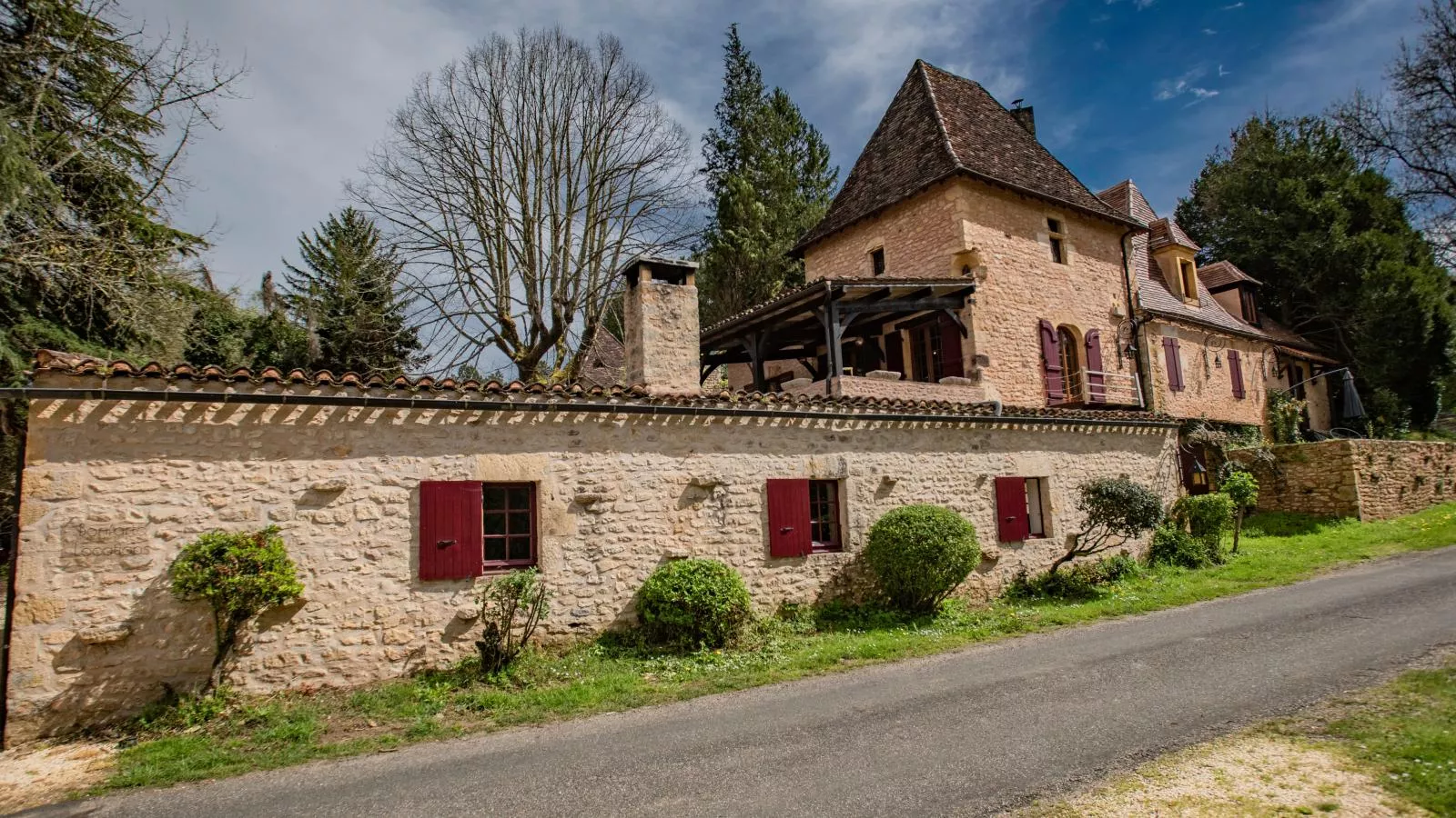 Gite Cottage-Exterior summer