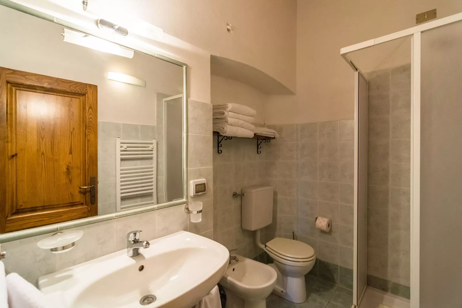 Lisa-Bathroom