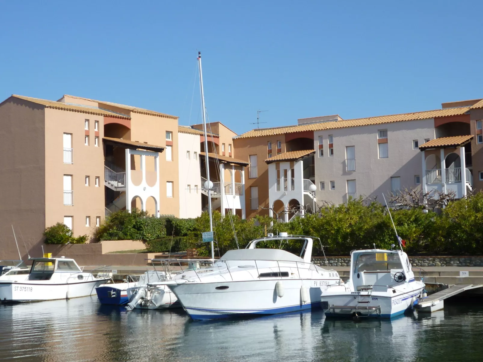 Marina Village-Dehors