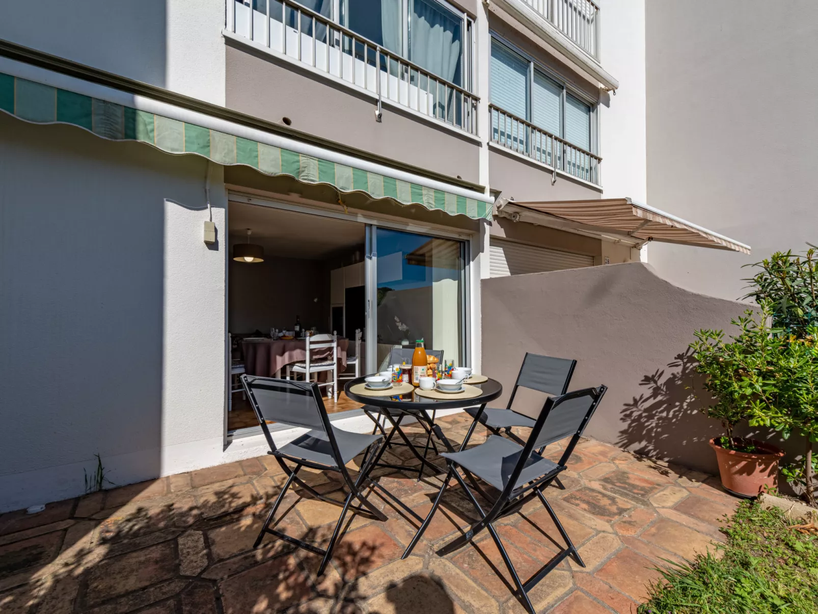 Marina Village-Dehors