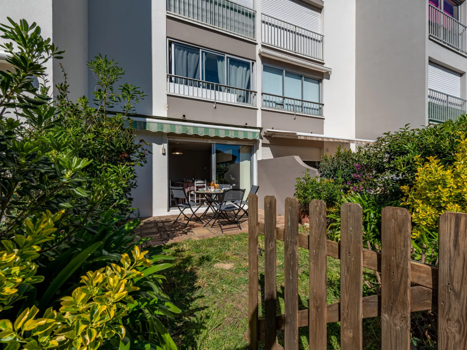 Marina Village-Dehors