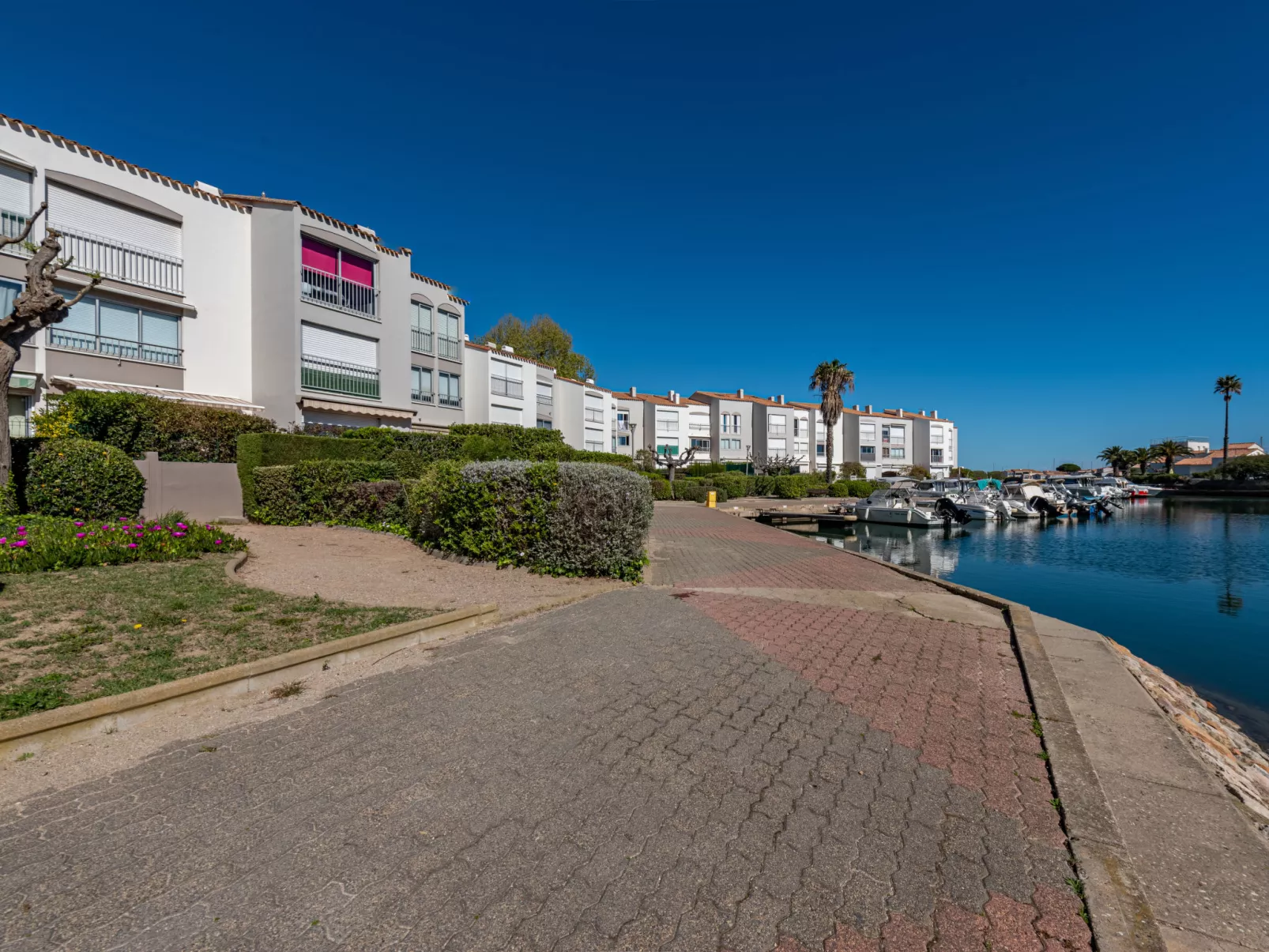 Marina Village-Dehors