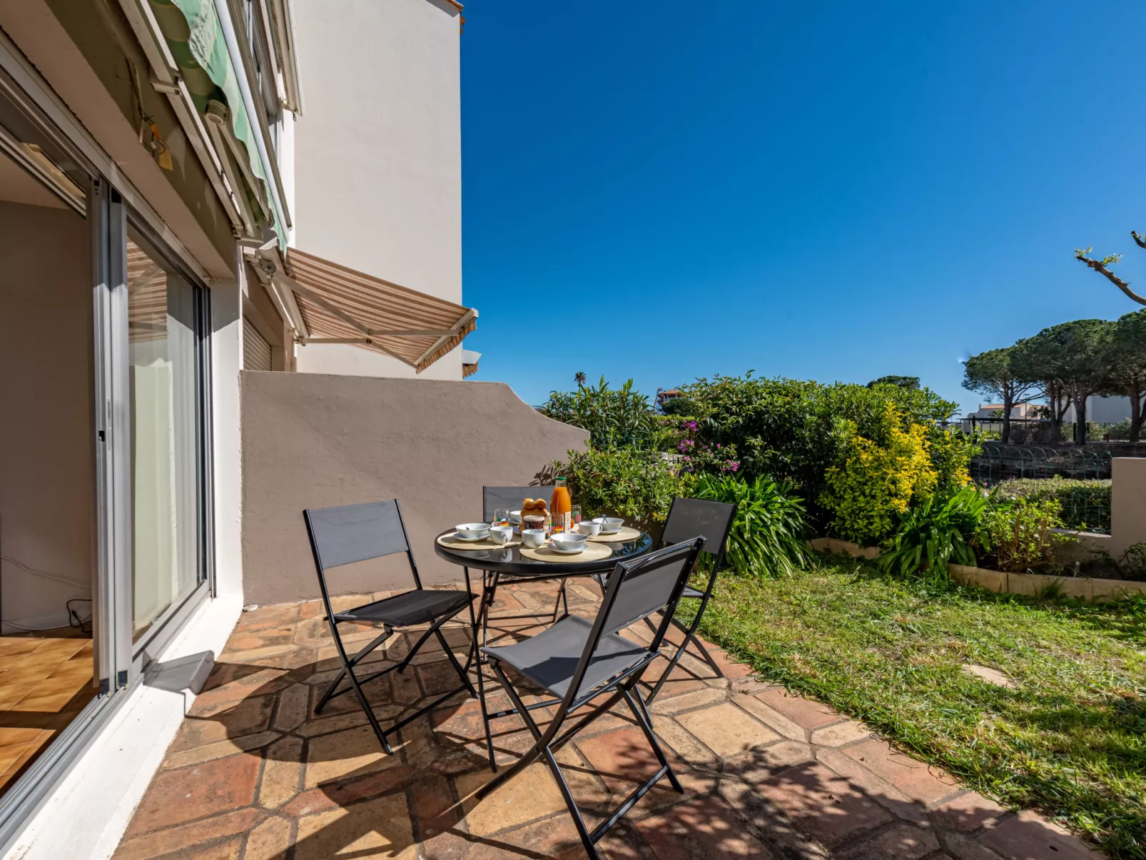 Marina Village-Dehors