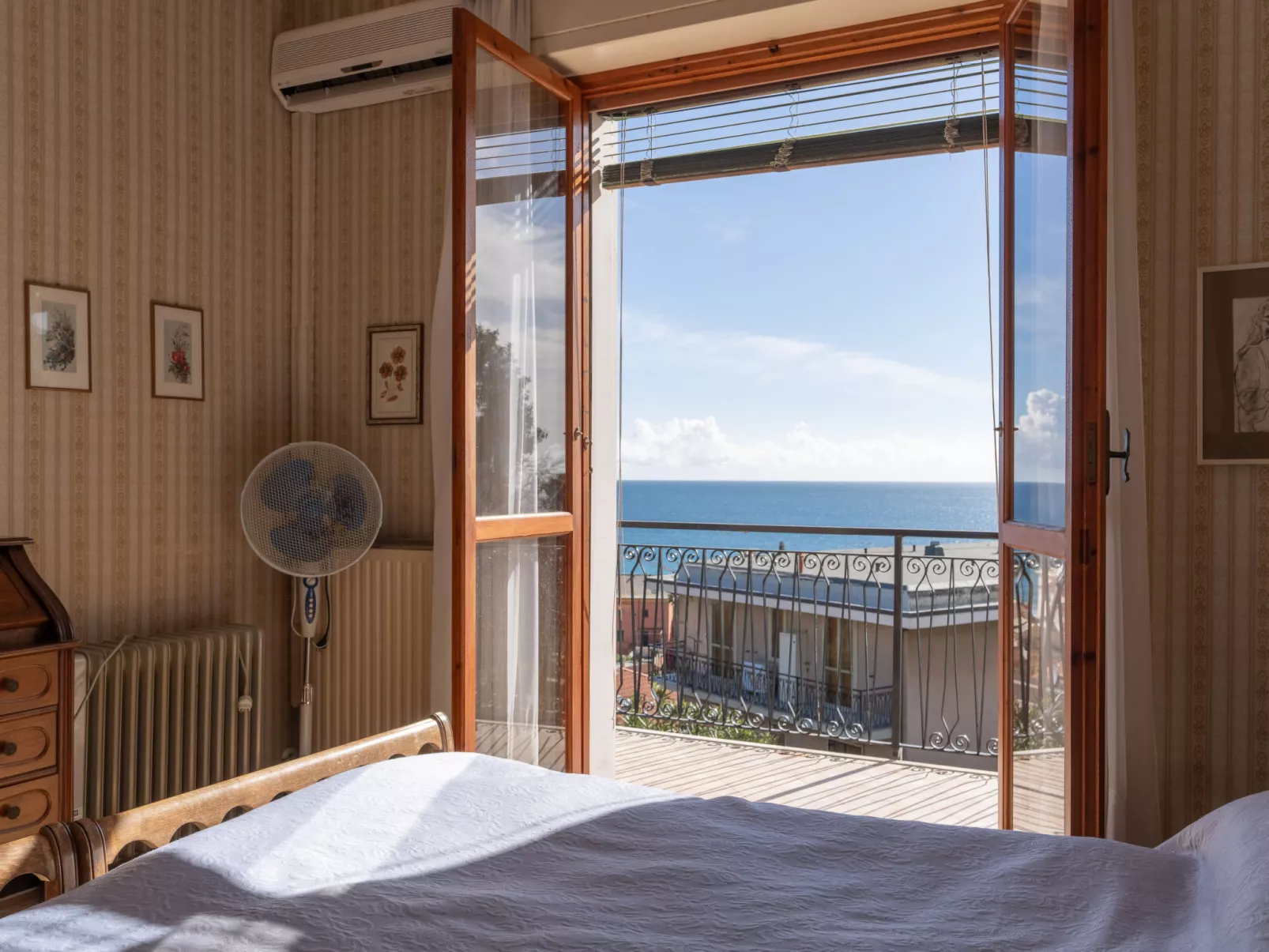 Garden an Seaview-Inside