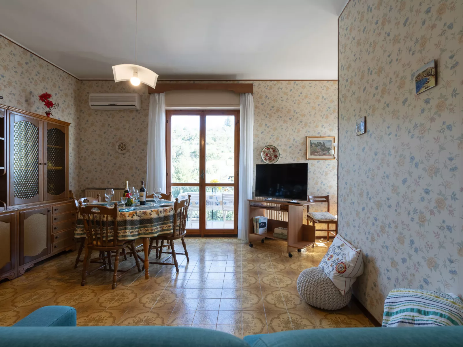 Garden an Seaview-Inside