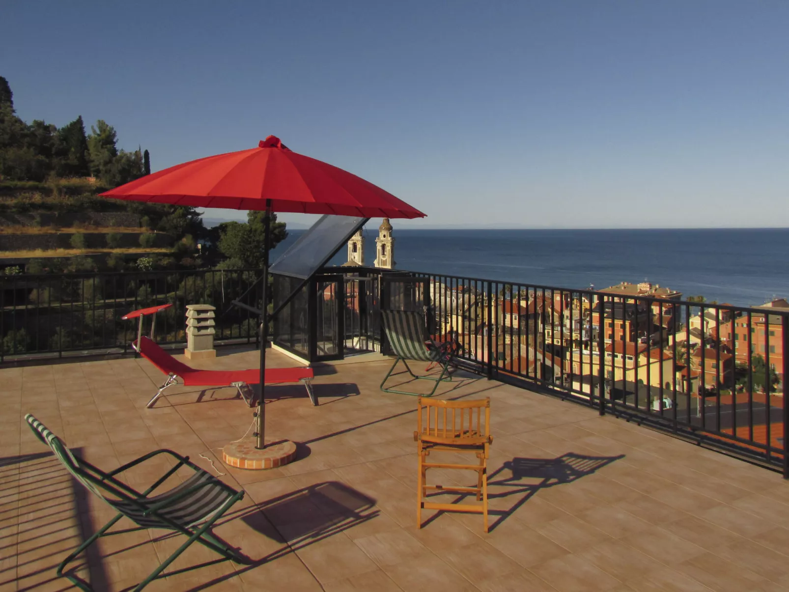 Garden an Seaview-Outside