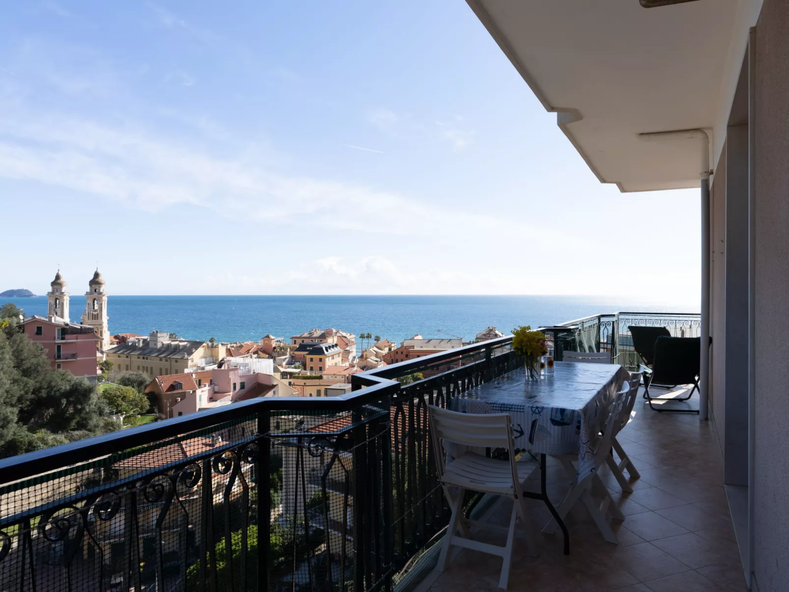 Garden an Seaview-Outside