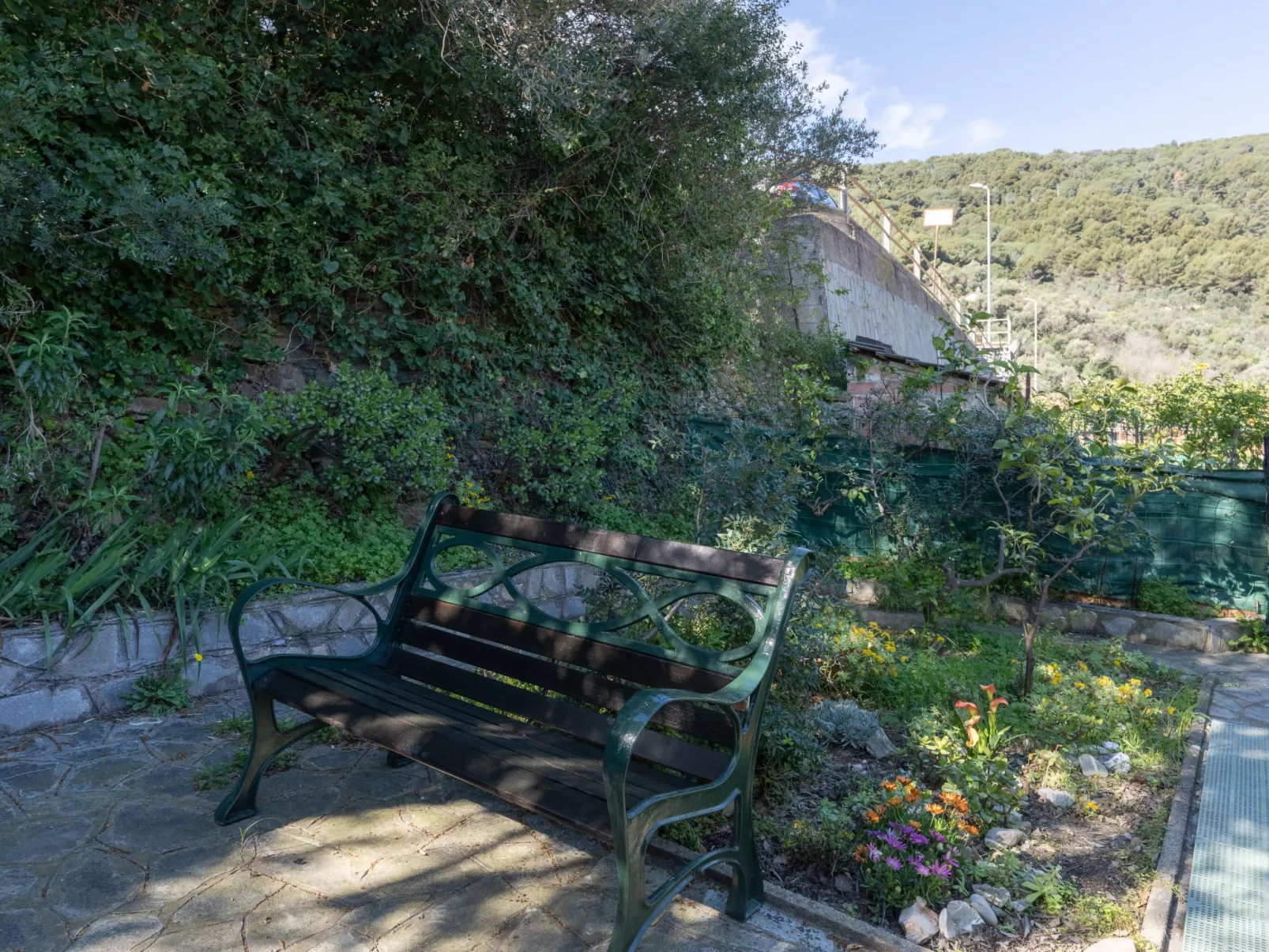Garden an Seaview-Outside