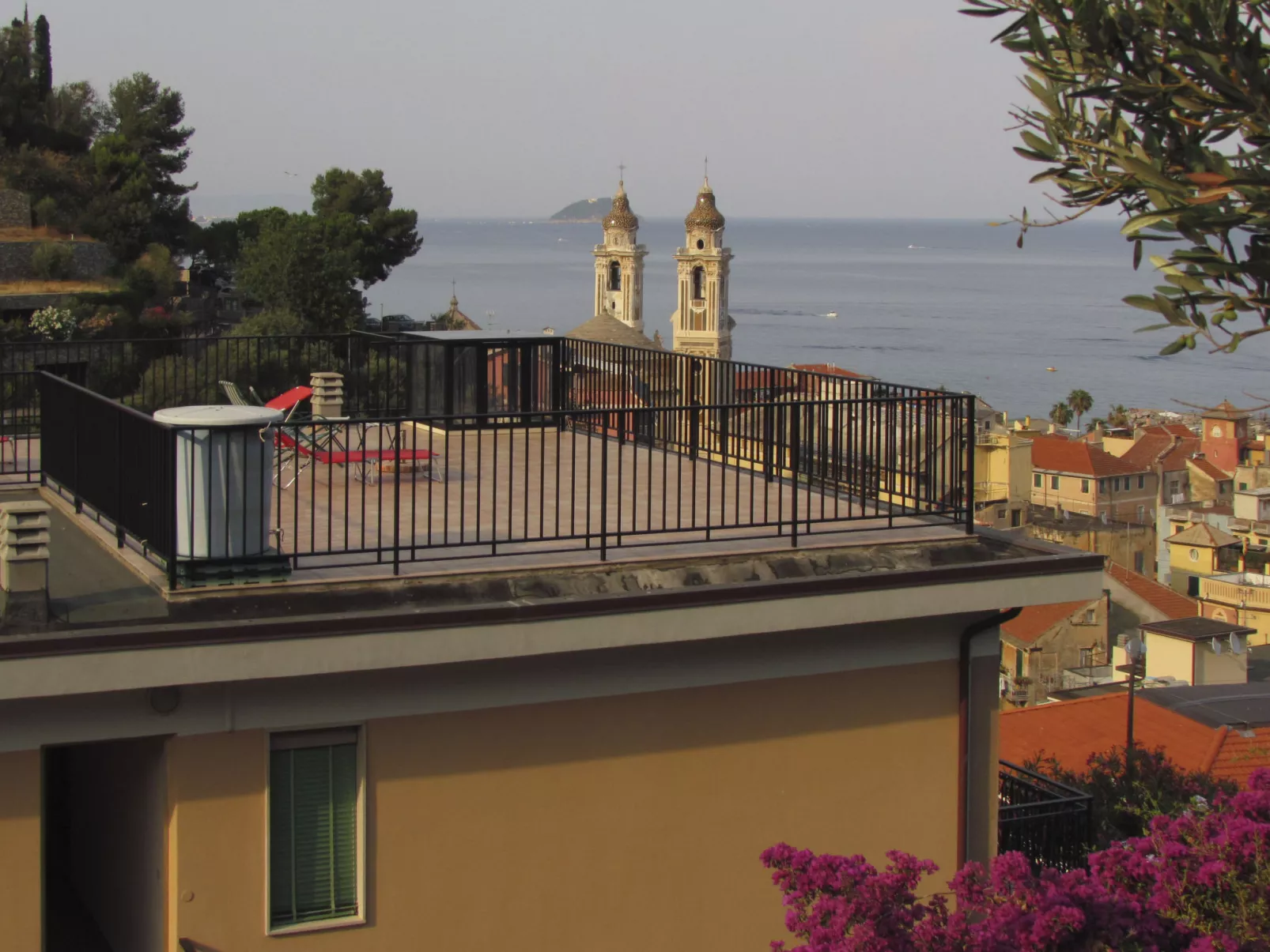 Garden an Seaview-Outside