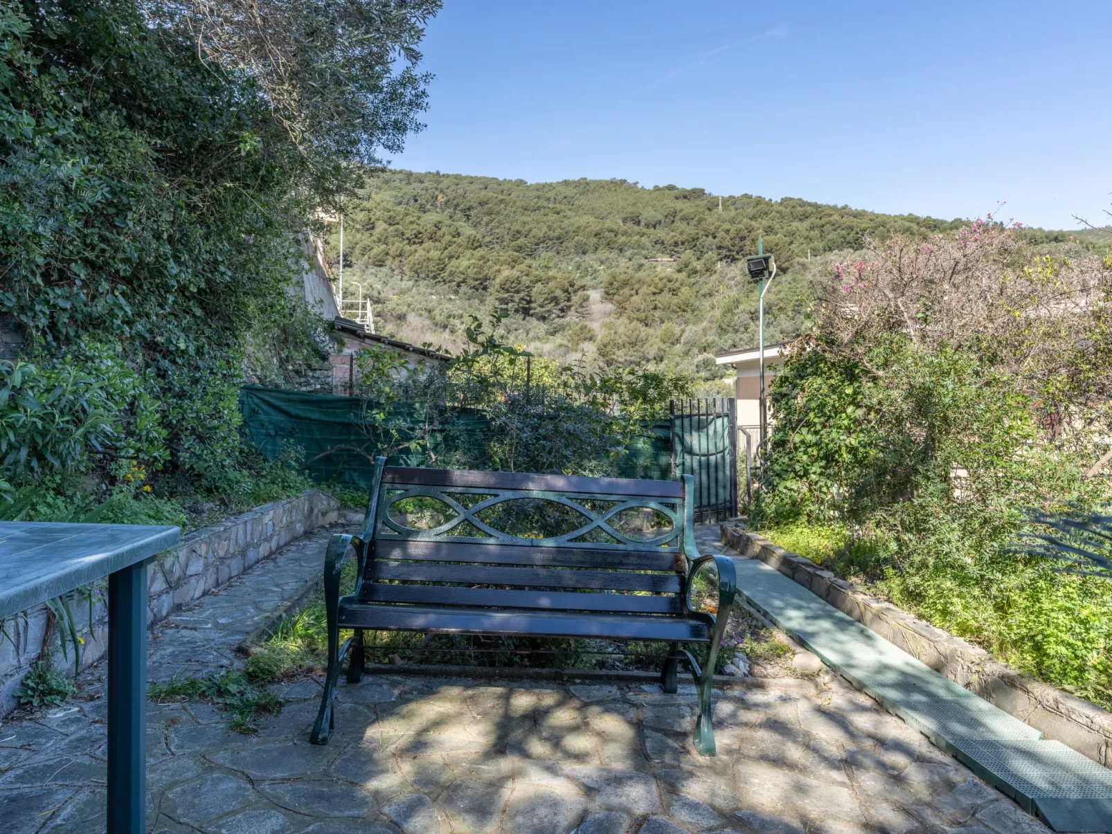 Garden an Seaview-Outside