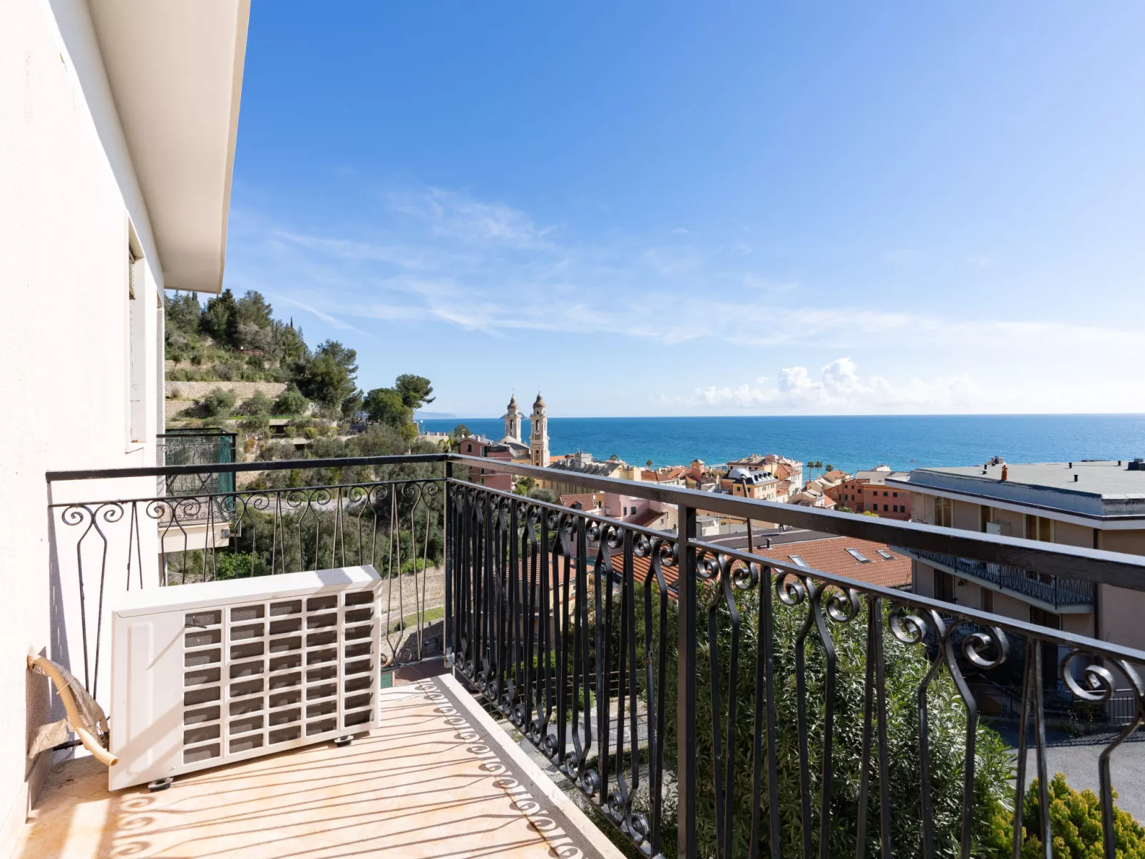 Garden an Seaview-Outside